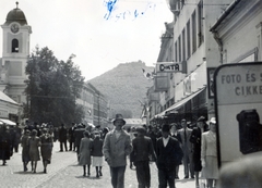 Ukrajna,Kárpátalja, Huszt, Karpatszkoji Szicsi utca (Rákóczi út) a főtér felől nézve, balra a Szent Anna-templom, háttérben a vár., 1941, Róna Annamária, Fortepan #223296