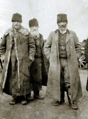 Ukrajna, Csernyivci, (ekkor Czernowitz), piac., 1914, Közösségi Szociális Szövetkezet, szakáll, kucsma, zsebredugott kéz, paraszt, zsebóra, Fortepan #223471