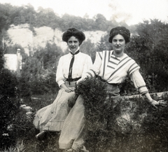 1916, Közösségi Szociális Szövetkezet, double portrait, girls, skirt, blouse, hairdo, Fortepan #223504