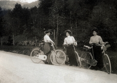 1916, Közösségi Szociális Szövetkezet, three people, women, bicycle, excursion, hat, Fortepan #223508