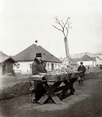 1919, Közösségi Szociális Szövetkezet, peasant, village, vernacular architecture, dirt road, market, seller, Fortepan #223525