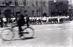 Magyarország, Budapest XI., Bartók Béla (Horthy Miklós) út, balra a 17-19. szám alatti Szent Imre Kollégium (később BME Baross Gábor Kollégium)., 1933, Fortepan/Album066, Budapest, kerékpár, bemozdulás, Fortepan #223622