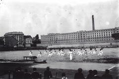 Magyarország, Budapest XI., Kőrösy József (Mező) utca, BEAC sportpálya, háttérben a Lágymányosi Dohánygyár., 1930, Fortepan/Album066, sportpálya, Lágymányos, dohánygyár, Budapest, Fortepan #223628