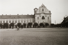 Magyarország, Vác, Fehérek temploma., 1940, Fortepan/Album002, templom, kerékpár, Fortepan #22367