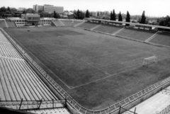 Magyarország, Budapest IX., Üllői út, FTC stadion. Középen a háttérben a Zalka Máté Katonai Műszaki Főiskola épülete., 1974, Középületépítő Vállalat - Kreszán Albert - Koczka András - Kemecsei József, Budapest, Fortepan #223712