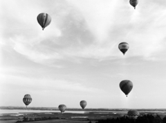 Magyarország, Velencei-tó, Sukoró, hőlégballonok a Velencei tónál., 1983, MHSZ, MALÉV légitársaság, hőlégballon, Pepsi-márka, Fortepan #22391