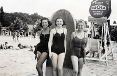 Hungary,Lake Balaton, Siófok, strand., 1942, Kádár Anna, Best of, bathing suit, beach, Caola brand, Fortepan #223910