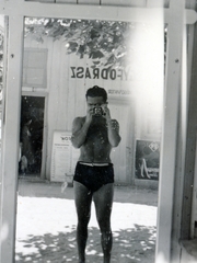 Hungary,Lake Balaton, Siófok, tükörkép a strandon., 1940, Kádár Anna, photography, hairdresser, beach, reflection, mirror, camera, self-portrait, Fortepan #223927