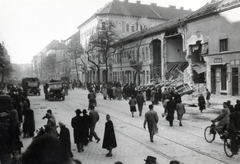 Magyarország, Budapest VIII., az Üllői út 56-os romos épület a Vajdahunyad utca - Futó utca közötti szakaszon., 1956, Matthaeidesz Konrád, Budapest, forradalom, kerékpár, Fortepan #224015