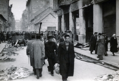 Magyarország, Budapest VIII., Práter utca a József körút felé nézve. 85 mm-es páncéltörő ágyúk a Futó utcai kereszteződésnél., 1956, Matthaeidesz Konrád, Budapest, forradalom, Fortepan #224021