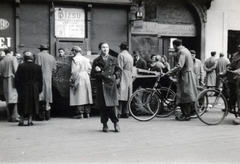 Magyarország, Budapest VII., Akácfa utca, kiégett szovjet BTR-40 páncélautó a 3. számú ház előtt., 1956, Matthaeidesz Konrád, Budapest, kerékpár, forradalom, Fortepan #224023