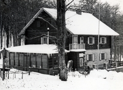 Magyarország, Kőszeg, a Hörmann-forrás melletti, a Magyarországi Kárpát Egyesület által épített turistaház., 1940, Kieselbach Tamás, Fortepan #224146