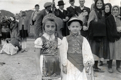 1938, Koncz Krisztina, kids, folk costume, maidenhair, vest, apron, double bass, Fortepan #224159