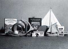 1938, Kieselbach Tamás, toy, tennis rackets, book, storybook, sekler gate, Schuco-brand, model ship, still life, Fortepan #224262