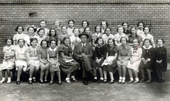 Slovakia, Košice, csoportkép egy leányosztályról., 1938, Tauber-Rozman család, class photo, Fortepan #224341