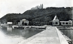 Magyarország,Balaton, Tihany, kikötő, fent a Bencés Apátság., 1926, Tauber-Rozman család, kikötő, hajóállomás, Fortepan #224350