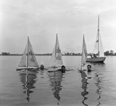 Hungary, Mályi, Mályi-tó., 1968, MHSZ, sailboat, model ship, reflection, Fortepan #22436