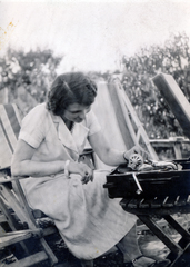 1932, Kovács Györgyi, gramophone, portrait, listening to music, Fortepan #224478