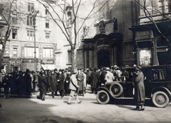 Magyarország, Budapest V., Ferenciek tere, szemben a Belvárosi Ferences templom, háttérben balra a Kossuth Lajos utca., 1930, Kovács Györgyi, Budapest, Fortepan #224503