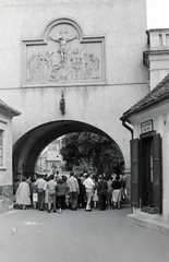 Hungary, Kőszeg, Városház utca, Hősök kapuja., 1961, Horváth May László, gate tower, relief, Fortepan #224626