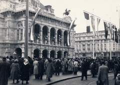 Ausztria, Bécs, Opernring, balra az Operaház, mögötte kereszbe a Kärntner Strasse., 1955, Hegedűs Tibor dr, Fortepan #224678