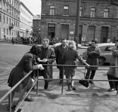 Magyarország, Budapest VIII., Rákóczi tér, balra a Vásár utca., 1972, Magyar Rendőr, igazoltatás, prostitúció, Budapest, Fortepan #22468