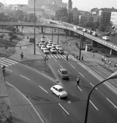 Magyarország, Budapest I., Döbrentei tér, az Erzsébet híd lehajtója a Szent Gellért lépcsőtől a budai Vár felé nézve., 1972, Magyar Rendőr, közlekedés, rendőr, Zastava 750, VAZ 2101, Budapest, Fortepan #22471