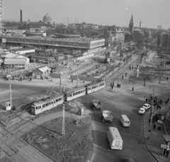 Magyarország, Budapest VIII.,Budapest IX., Nagyvárad tér, épül a SOTE (később Semmelweis Egyetem) Elméleti Tömbje és a 3- as metró., 1974, Magyar Rendőr, útkereszteződés, építkezés, villamos, metróépítés, Budapest, ZIL 555 MMZ, Barkas-márka, Robur Lo 2500, Fortepan #22476