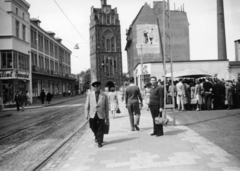 Németország, Rostock, a Kröpeliner Straße Kleiner Katthagen - Großer Katthagen közötti szakasza, szemben a Kröpeliner Tor (Kröpelini kapu)., 1960, Dr. Iván Zoltán, tűzfal, plakát, kaputorony, NDK, Fortepan #224768