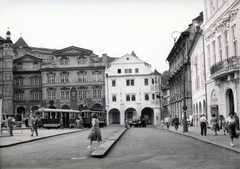 Csehország, Prága, Kisoldal tér (Malostranské námesti)., 1960, Dr. Iván Zoltán, utcakép, árkád, villamos, Fortepan #224781