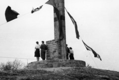 Hungary, Vörös-kő, április 4-i emléktúra, természetbarát találkozó alkalmával fellobogózva., 1959, Dr. Iván Zoltán, festive, Workers' Militia, Fortepan #224810