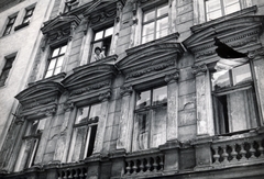 Austria, Vienna, 1959, Dr. Iván Zoltán, leaning out of the window, Fortepan #224815