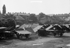 Magyarország, Budapest XIV., Rózsavölgyi utcai targonca lerakat a Lőcsei utca felől, a Szabács utca felé nézve, háttérben a Nagy Lajos király útja 132. és 134. tetőzete., 1972, Magyar Rendőr, Budapest, Fortepan #22525