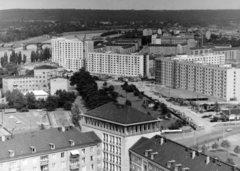 Németország, Drezda, kilátás a Rathaus tornyából a Pirnaischer Platz, a Sankt Petersburger (Leningrader) Straße és a Rathenauplatz felé, háttérben az Albertbrücke., 1970, Vincent Till Baumgartner, lakótelep, panelház, látkép, Fortepan #225329