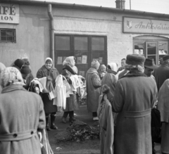 Magyarország, Budapest IX., Ecseri úti használtcikk piac., 1964, Magyar Rendőr, cégtábla, piac, Budapest, Fortepan #22538