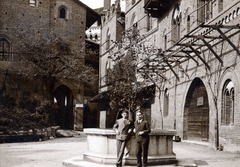 Italy, Turin, Parco del Valentino, az 1884-es olasz általános kiállításra épített Borgo Medioevale szabadtéri múzeum., 1932, Vincent Till Baumgartner, Fountain, Fortepan #225411