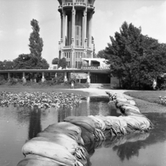 Hungary, Margit Islands, Budapest, a Szabadtéri Színpad és a Víztorony árvíz idején., 1965, Magyar Rendőr, Secession, flood, water tower, Art Nouveau architecture, Rezső Vilmos Ray-design, Szilárd Zielinski-design, Fortepan #22561