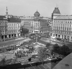 Magyarország, Budapest VIII.,Budapest VII., Blaha Lujza tér és a Nagykörút - Rákóczi út kereszteződés., 1966, Magyar Rendőr, forgalom, építkezés, utcakép, Ikarus-márka, villamos, aluljáró, villamosmegálló, Budapest, Fortepan #22594