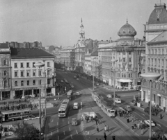 Magyarország, Budapest, Nagykörút - Rákóczi út kereszteződés., 1966, Magyar Rendőr, közlekedés, forgalom, magyar gyártmány, utcakép, életkép, villamos, aluljáró, Ikarus 180, lámpaoszlop, Ikarus 620/630, villamosmegálló, Opel Rekord P1, Ganz UV, neon felirat, UFO-lámpa, Fortepan #22595