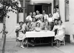 1938, Csókay Ágnes, tableau, family, fun, soda water bottle, violin, Fortepan #226184