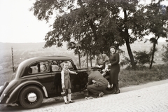 Magyarország, Budapest III., Bécsi út a Szőlővész utca és Újvár utca között, Adler Trumpf Junior 1E személygépkocsi., 1942, Fortepan/Album002, német gyártmány, Adler-márka, életkép, látkép, automobil, Adler Trumpf Junior, autójavítás, Budapest, Fortepan #22644