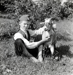 1937, Fóris Gábor / Vastagh Miklós hagyatéka, portré, diáksapka, kecske, földön ülés, fiú, Fortepan #226499