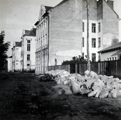 Románia,Erdély, Máramarossziget, Strada Mihai Viteazu, előtérben a Máramarosszigeti Piarista Gimnázium., 1937, Fóris Gábor / Vastagh Miklós hagyatéka, Fortepan #226509