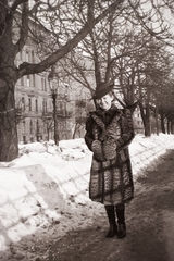 Magyarország, Budapest II., Bem (Margit) rakpart a Csalogány utca és a Vitéz utca között., 1940, Fortepan/Album002, portré, tél, hó, bunda, hölgy, muff, Budapest, Fortepan #22651