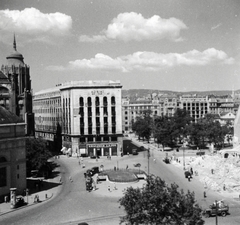 Magyarország, Budapest V., kilátás az Anker-házból a Deák Ferenc tér és az Erzsébet (Sztálin) tér felé, szemben az Adria-palota, jobbra a Kemnitzer ("Két török") ház bontása., 1946, Fortepan/Album075, Budapest, teherautó, fa, automobil, hirdetőoszlop, Fortepan #226527