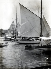 Olaszország, Velence, Canal Grande, háttérben a Santa Maria della Salute fogadalmi templom., 1928, Alföldy Mari, vitorláshajó, Fortepan #226580