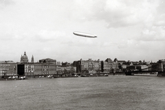 Magyarország, Budapest, a Graf Zeppelin léghajó Pest felett., 1931, Alföldy Mari, Best of, léghajó, Budapest, Fortepan #226631