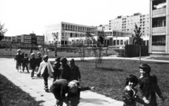 Magyarország, Újpalota, Budapest XV., Kavicsos köz 2., Nyomdaipari és Pamutipari Szakmunkásképző (később Al Wahda arab iskola)., 1974, Középületépítő Vállalat - Kreszán Albert - Koczka András - Kemecsei József, Budapest, Fortepan #226692