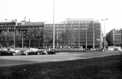 Magyarország, Budapest V., Kossuth Lajos tér 6-8., Műszaki és Természettudományi Egyesületek Szövetsége / MTESZ-székház., 1973, Középületépítő Vállalat - Kreszán Albert - Koczka András - Kemecsei József, Budapest, GAZ 13 Csajka, Fortepan #226733