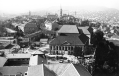 Hungary, Budapest I., kilátás a Budavári Palota (korábban Királyi Palota) kupolájától a Szent György tér, a romos Sándor-palota és a Tárnok utca felé, háttérben az épülő Hilton szálló., 1975, Középületépítő Vállalat - Kreszán Albert - Koczka András - Kemecsei József, Budapest, Fortepan #226772